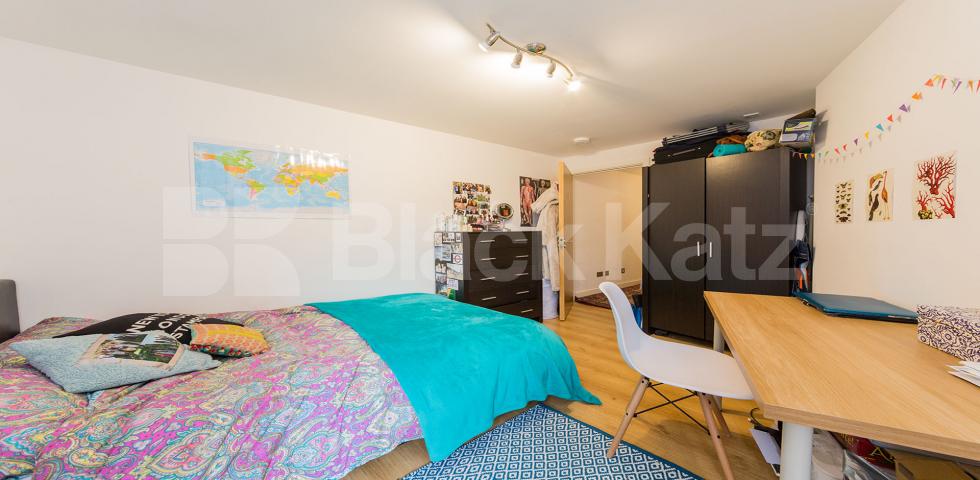 			3 Bedroom, 1 bath, 1 reception Apartment			 Criterion Mews, ARCHWAY N19